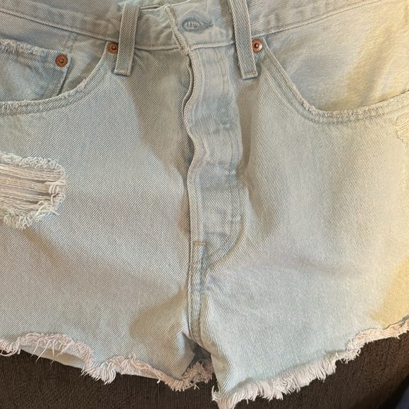 Levi’s 501 Distressed Light Wash Jean Shorts with red tab - Picture 6 of 14